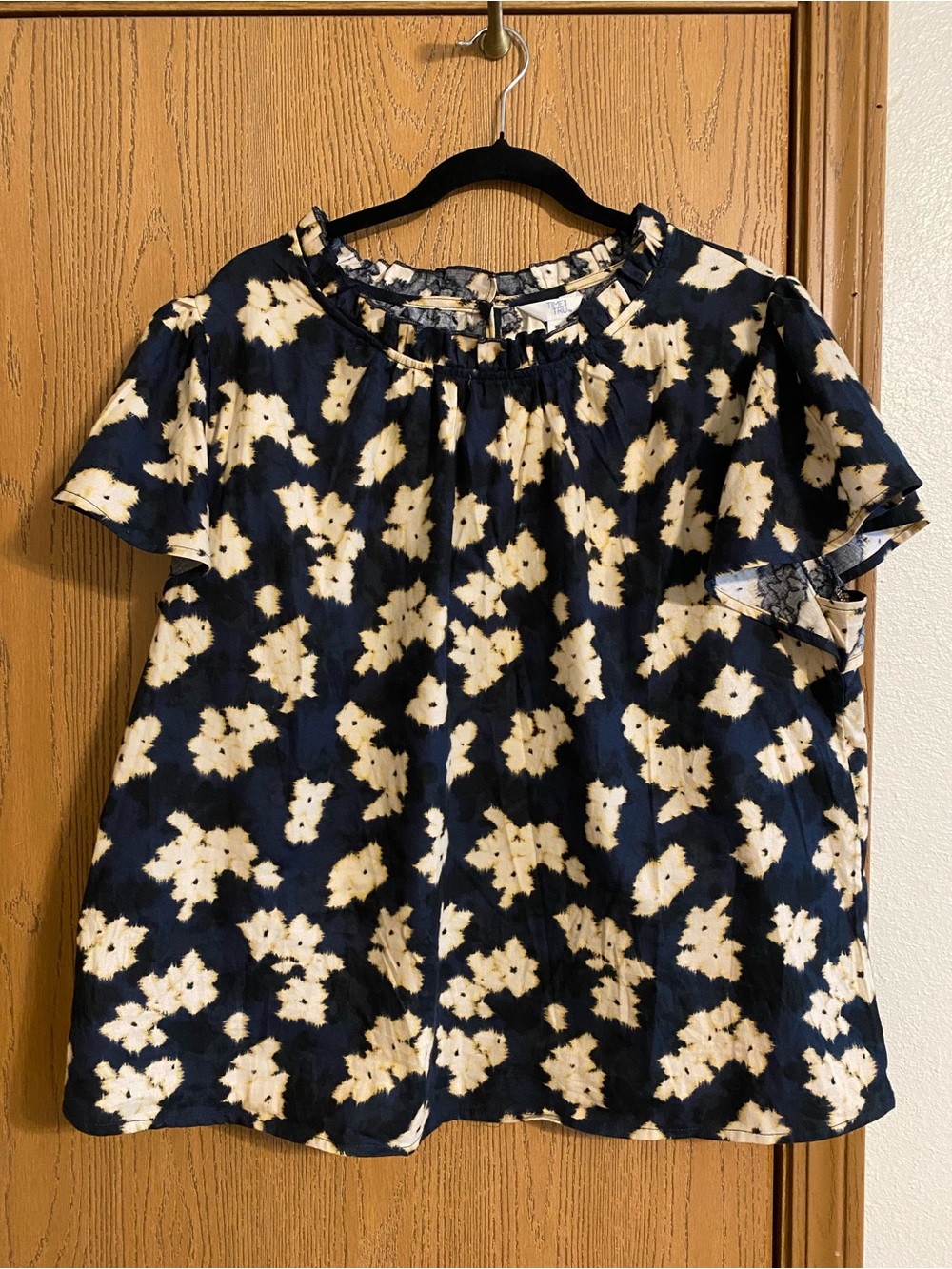 NWOT Time and Tru Navy and Cream Floral Ruffle Top